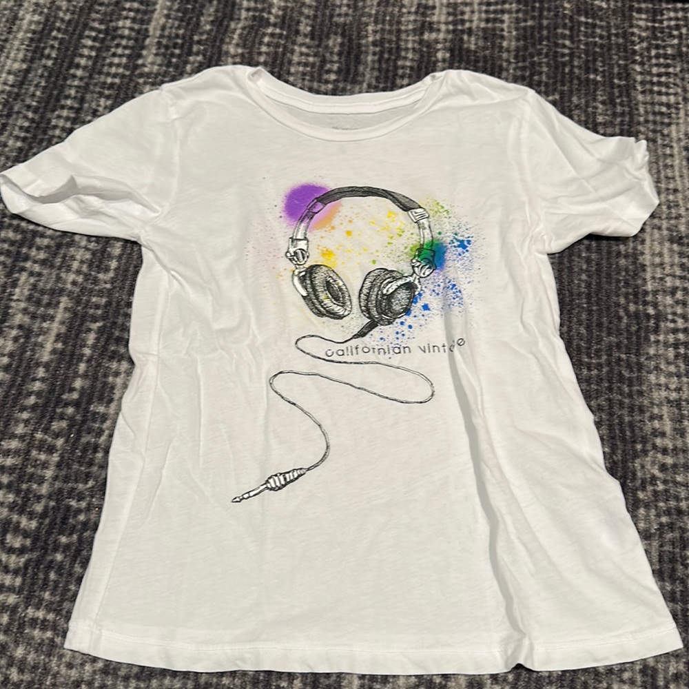 California vintage white boys tee shirt.  Size 6.  Super soft.